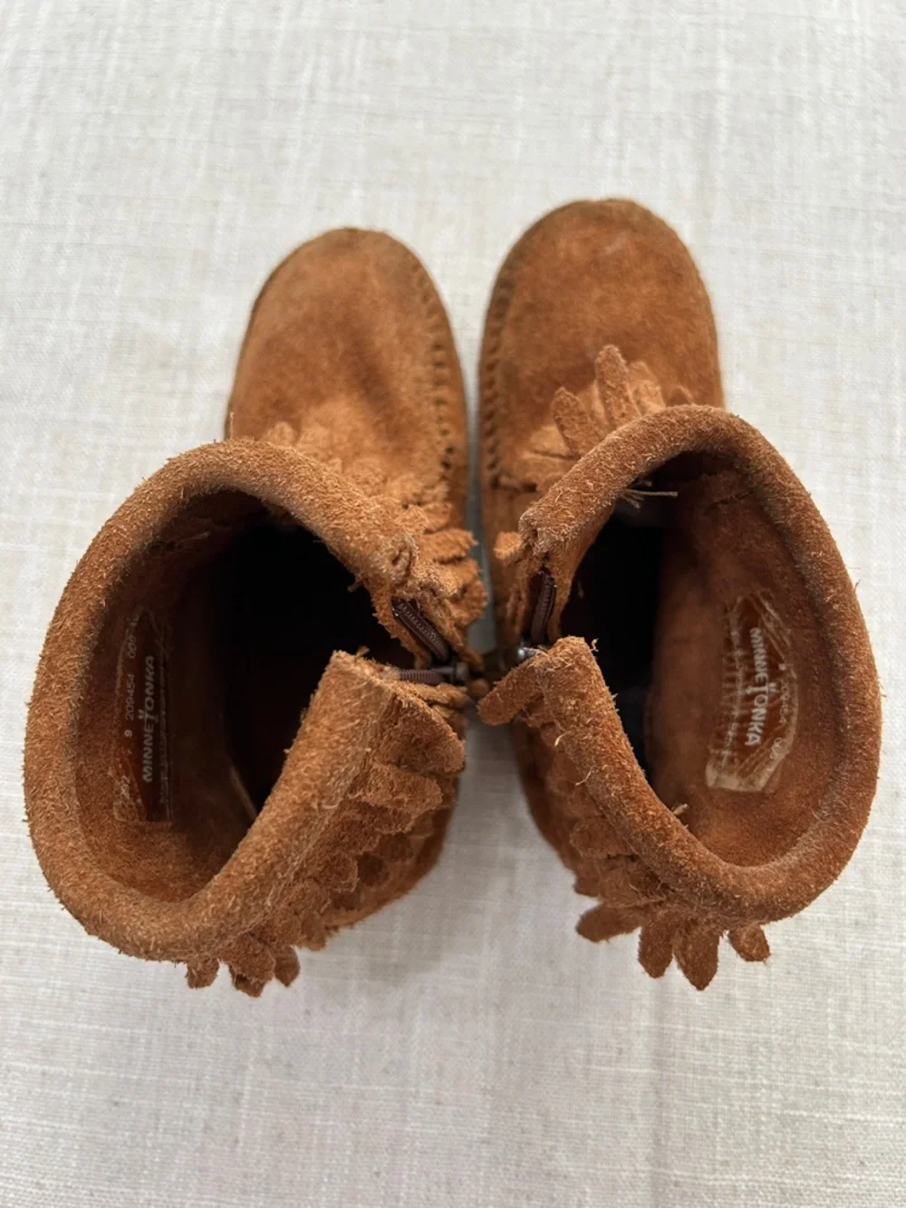 Minnetonka Moccasins Kids 9 Fringe Suede Ankle Boots in Chestnut Brown